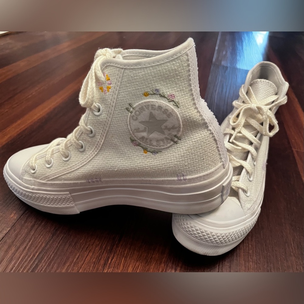 Converse Chuck Taylor All Star Lift Platinum Embroidery on white canvas Size 9 - Picture 2 of 11